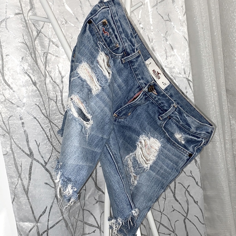 🦅 Hollister distressed Jean Shorts